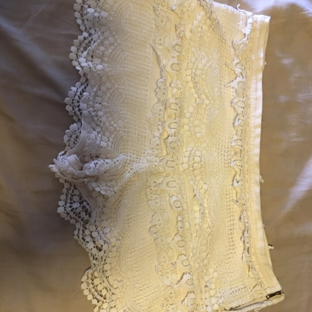 Lulus puns and needles off white lace shorts